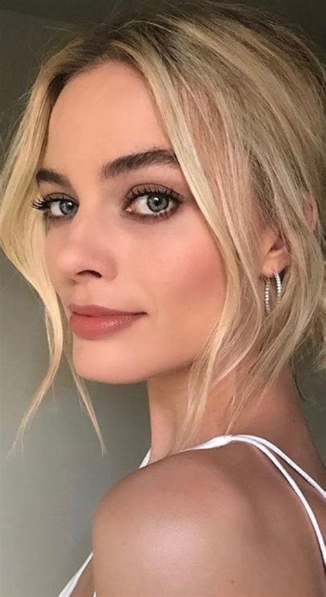 Margot Robbie new lipstick